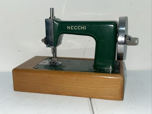 Piccola macchina cucire - macchina, da