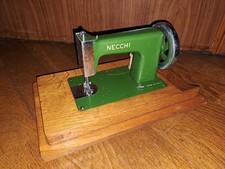 Macchina da cucire Necchi anni